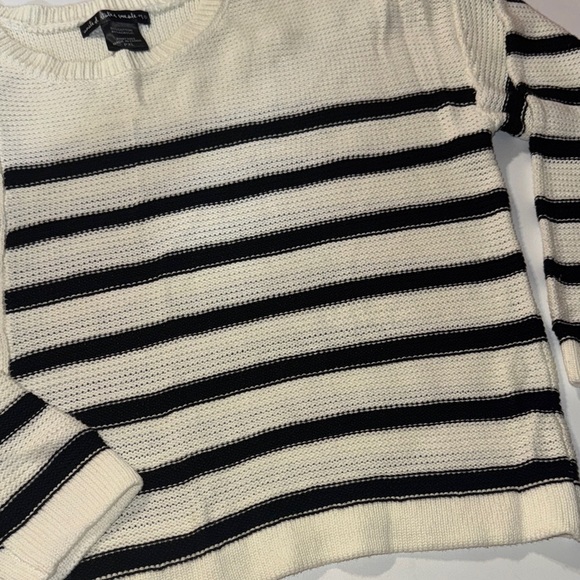 United‎ States Sweaters Cream and Black Striped Crew Neck - Picture 4 of 5